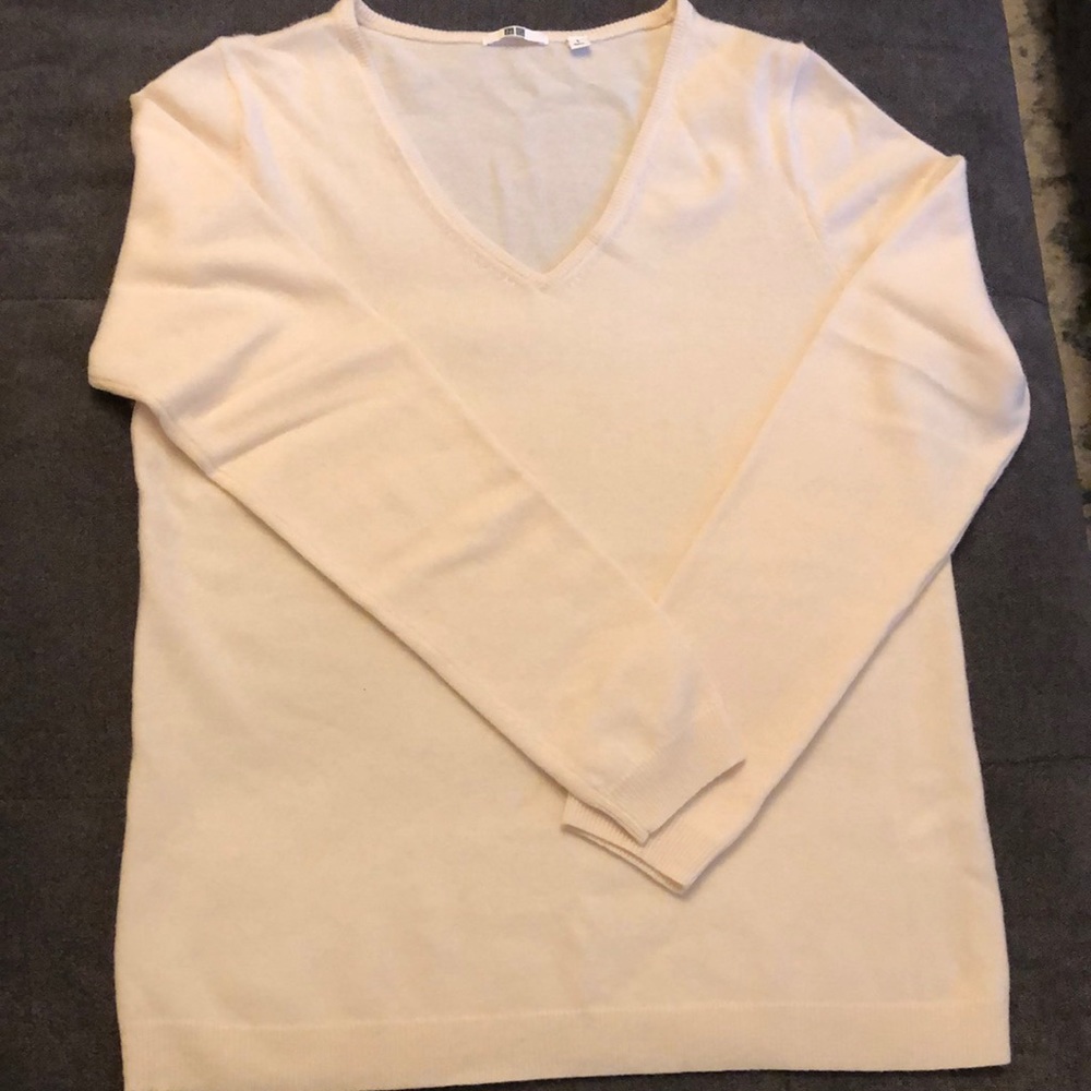Uniqlo Cashmere V-Neck